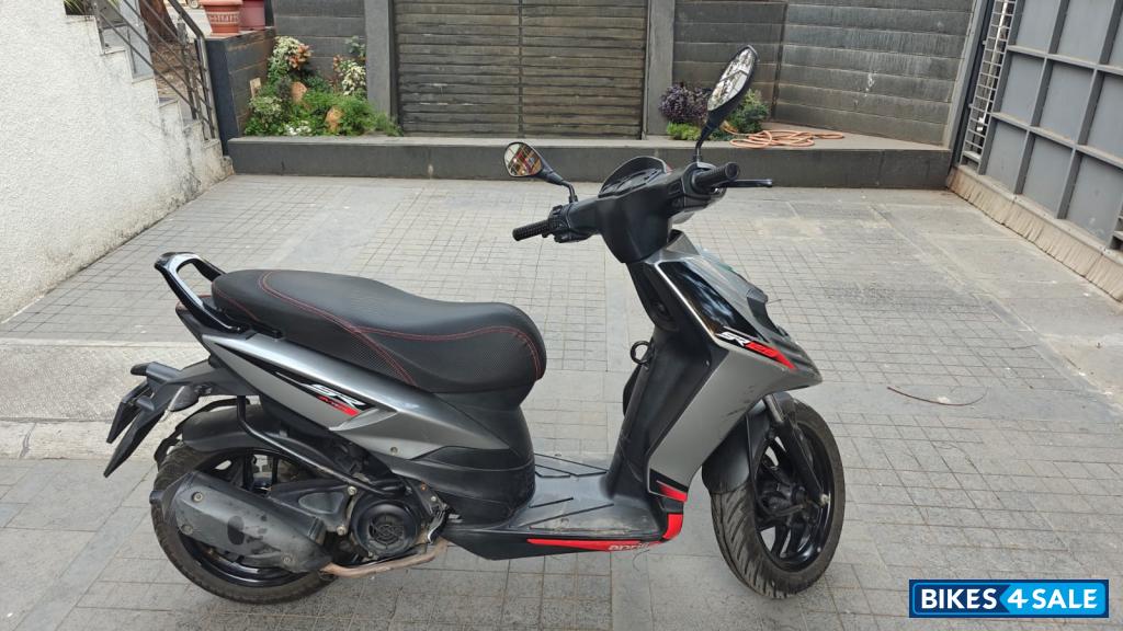 Silver Aprilia SR 125