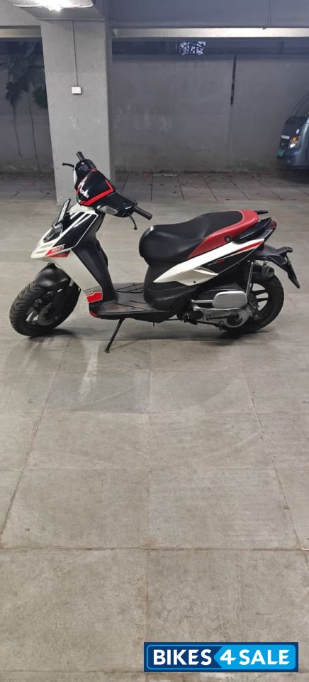 White Aprilia SR 150
