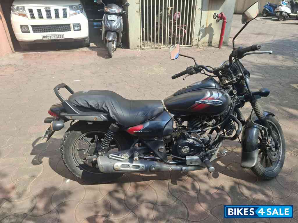 Black Bajaj Avenger Street 220