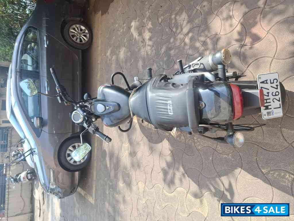 Black Bajaj Avenger Street 220