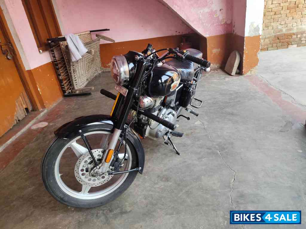 Black Royal Enfield Bullet Standard 350