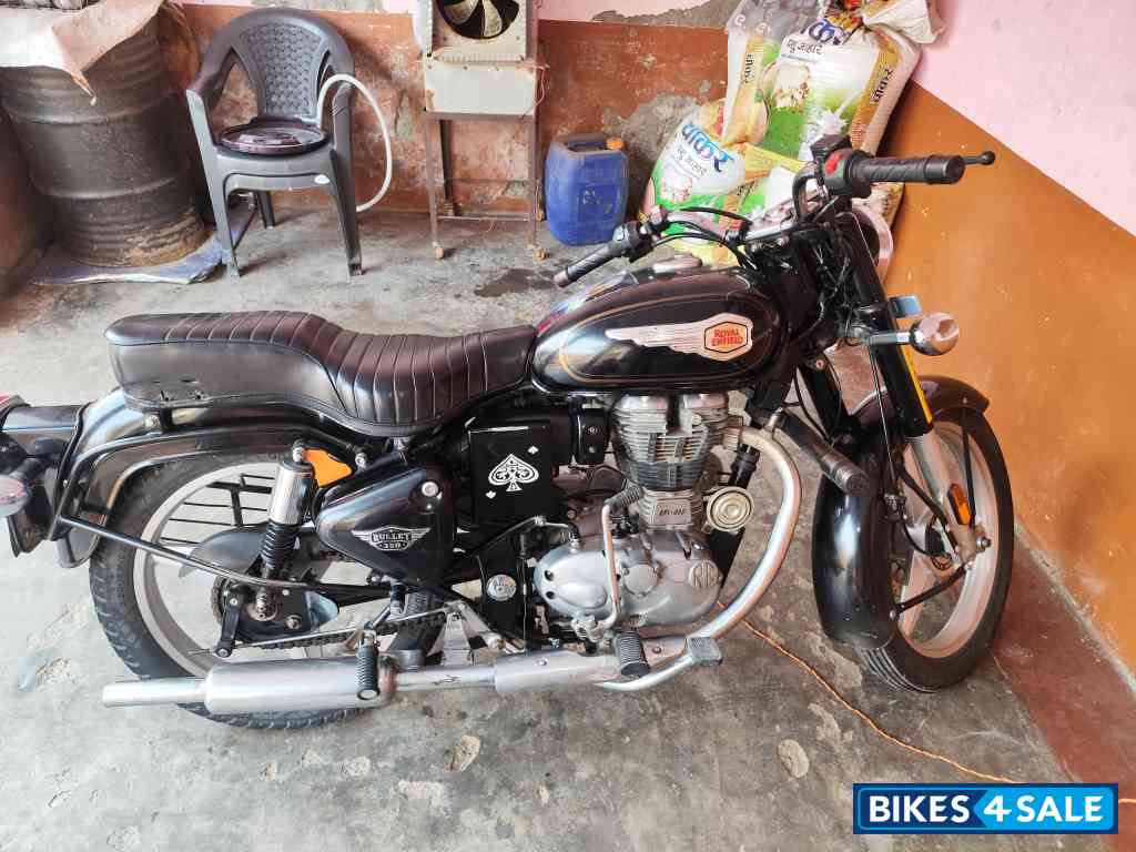Black Royal Enfield Bullet Standard 350