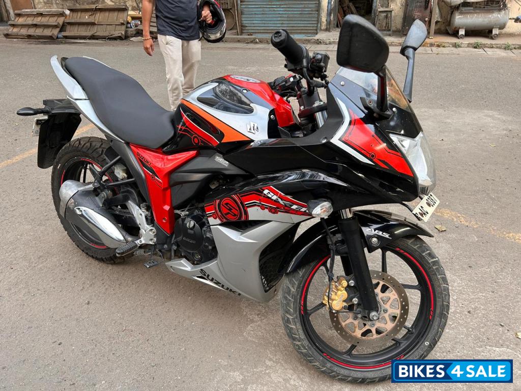 Black With A Hint Of Red Suzuki Gixxer SF Fi
