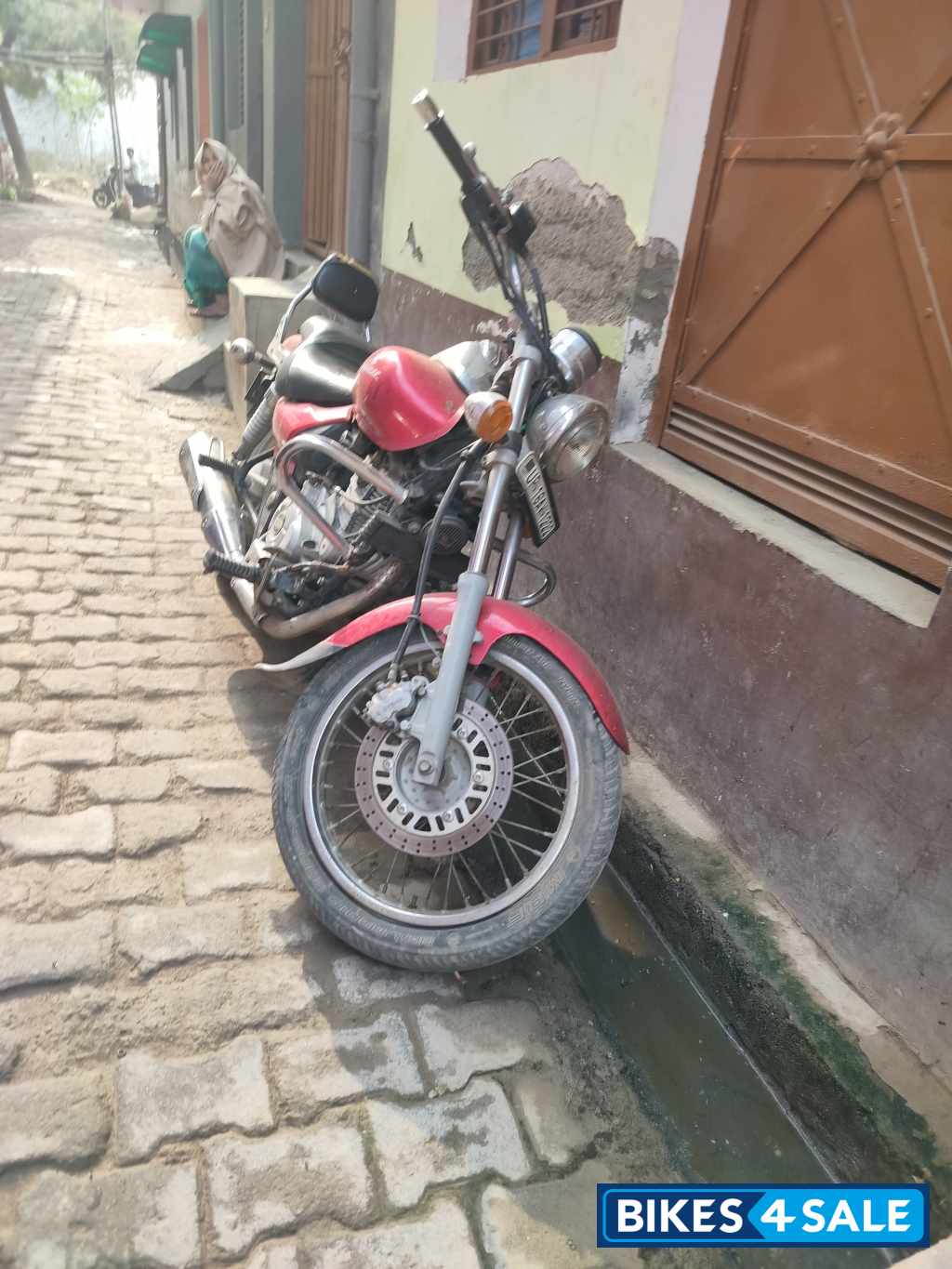 Wine Red Bajaj Avenger Cruise 220