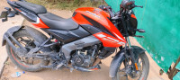 Orange Bajaj Pulsar NS125 2022