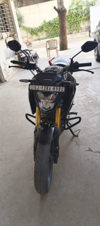 Pearl Igneous Black Honda Hornet 2.0