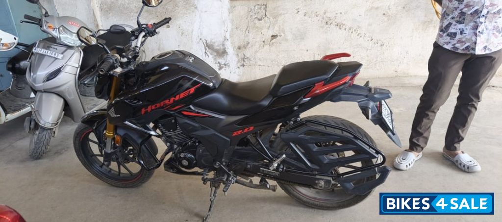 Pearl Igneous Black Honda Hornet 2.0