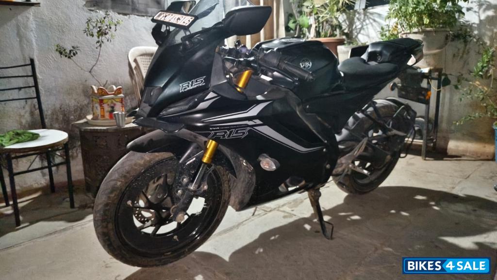 Yamaha R15 V4