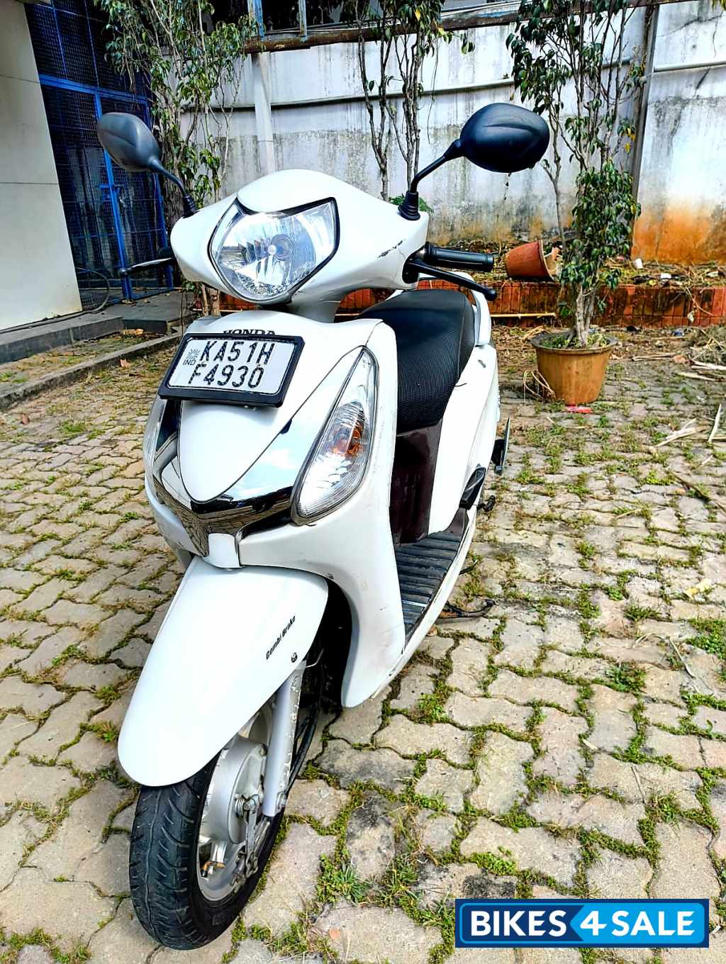 White Honda Aviator