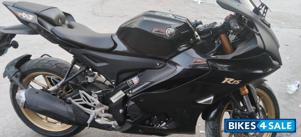 Mat Black Yamaha R15 V4