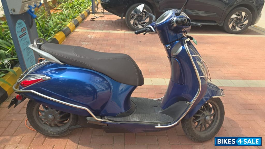 Bajaj Chetak Premium