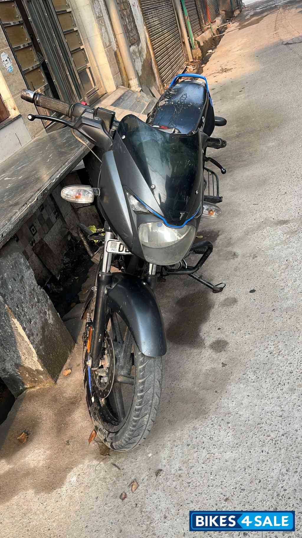 Silver Blue Bajaj Pulsar 125 Neon