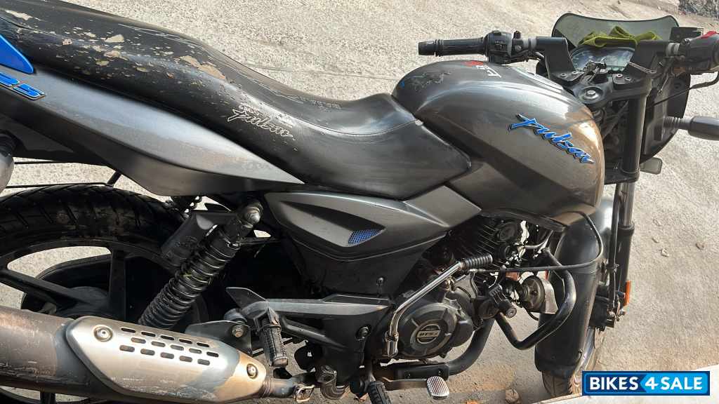 Silver Blue Bajaj Pulsar 125 Neon