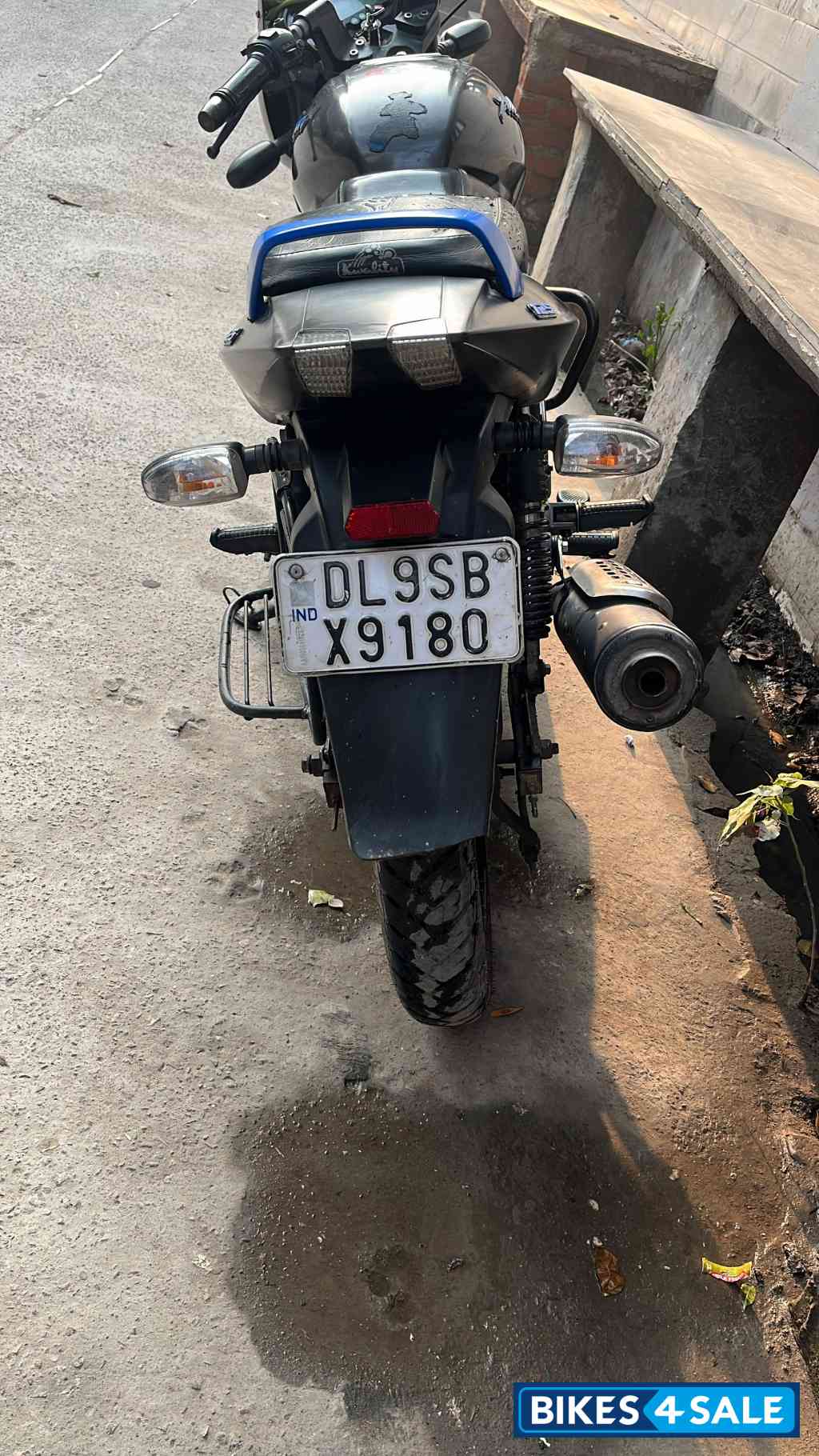 Silver Blue Bajaj Pulsar 125 Neon