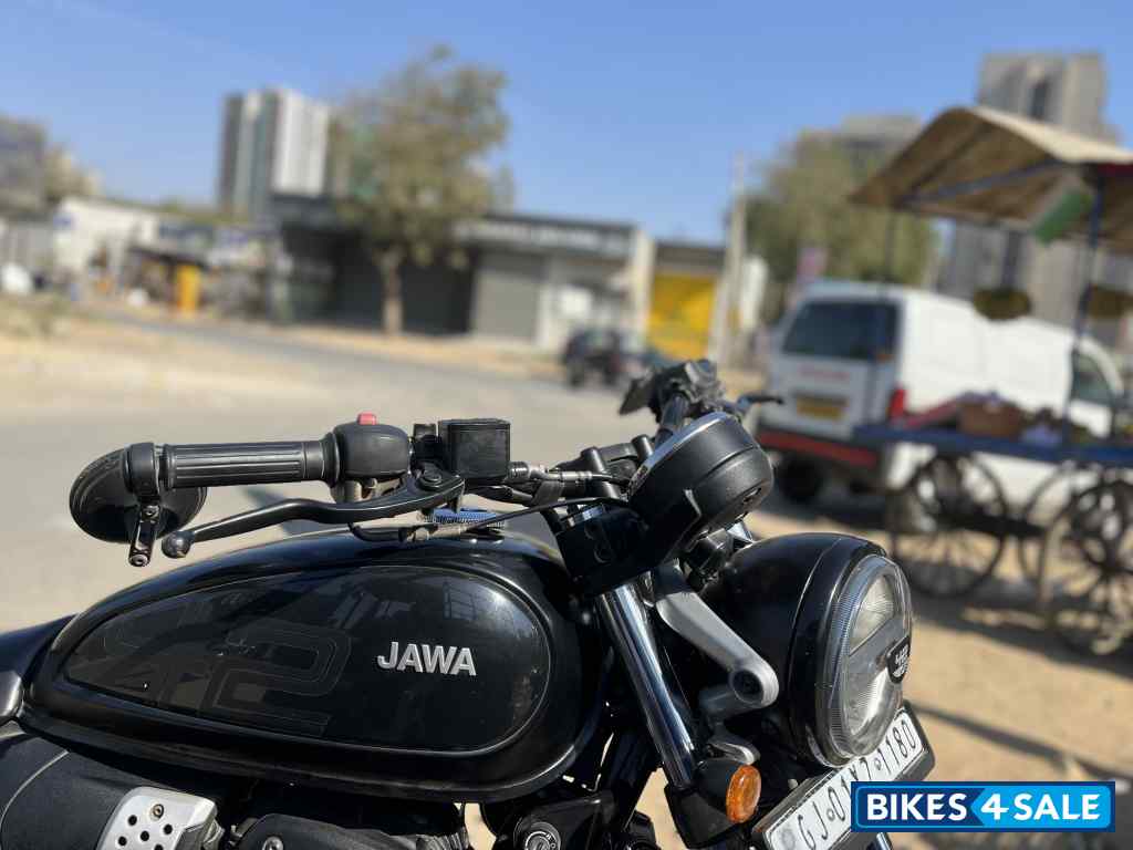 Deep Black Matte Black Clad Jawa 42 FJ