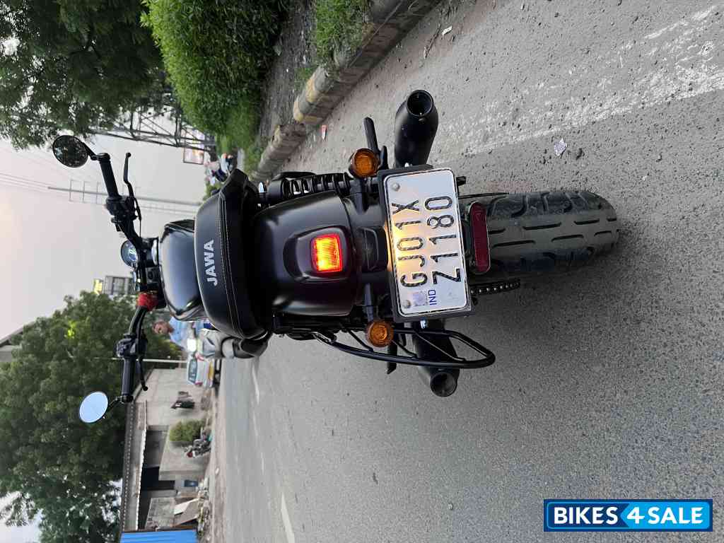 Deep Black Matte Black Clad Jawa 42 FJ