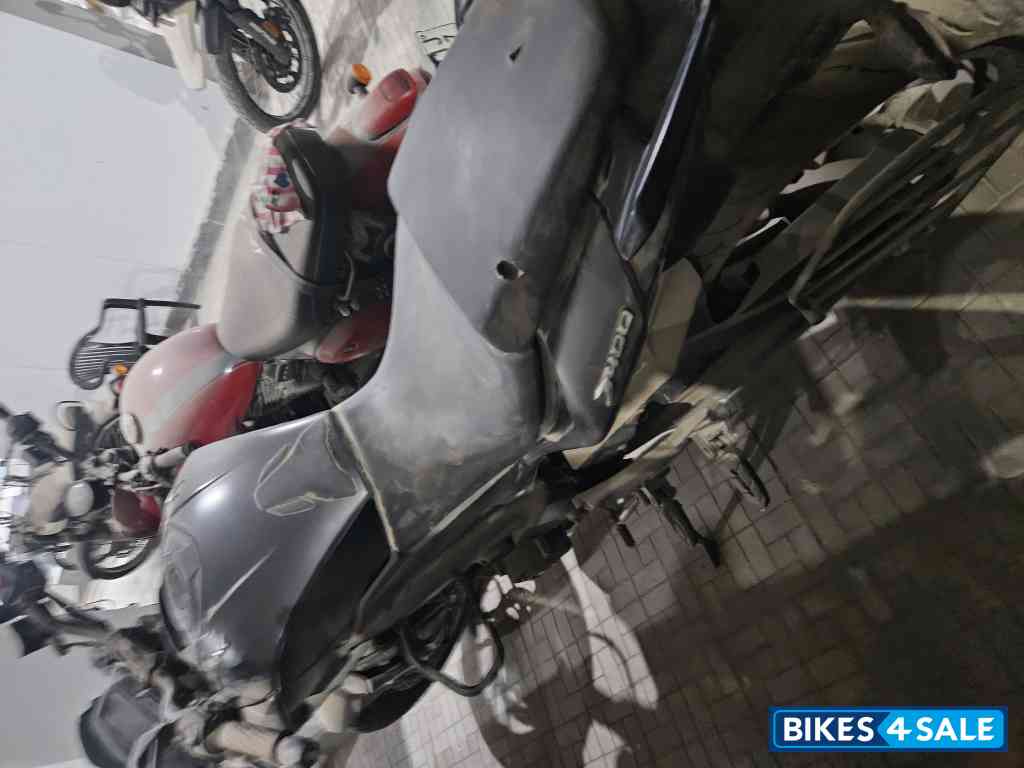 Black Bajaj Dominar 400