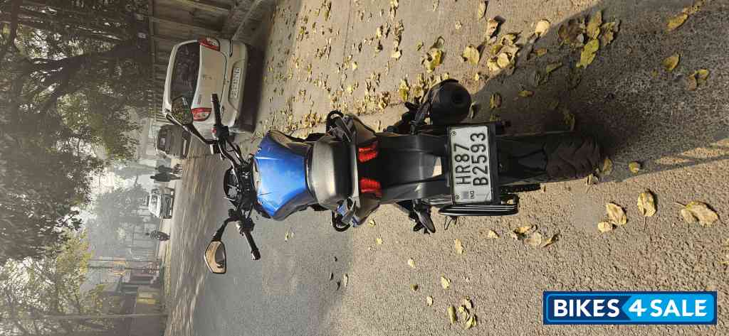 Glacier Blue Bajaj Dominar 400