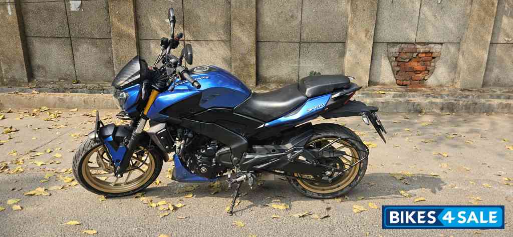 Glacier Blue Bajaj Dominar 400