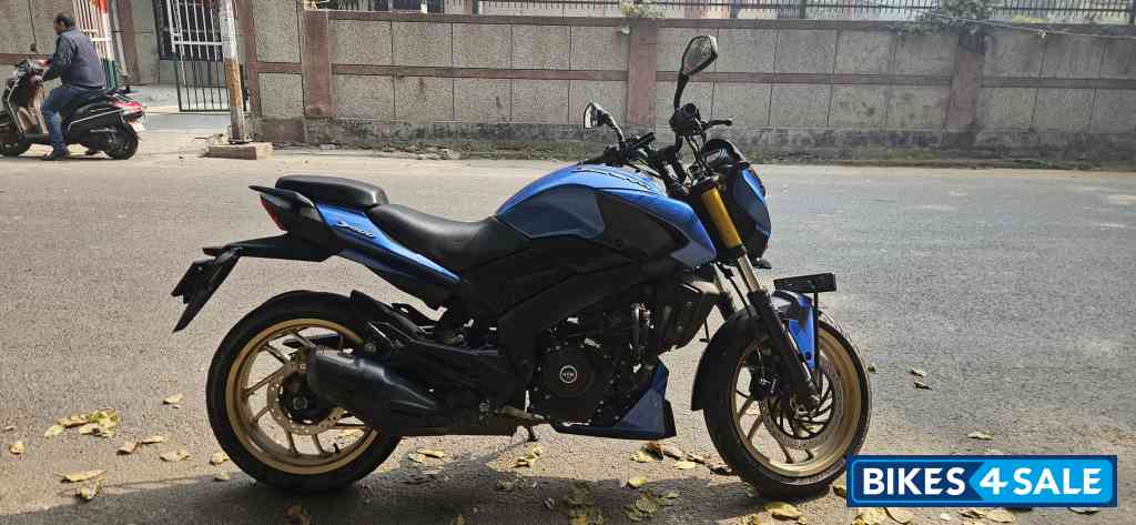 Glacier Blue Bajaj Dominar 400