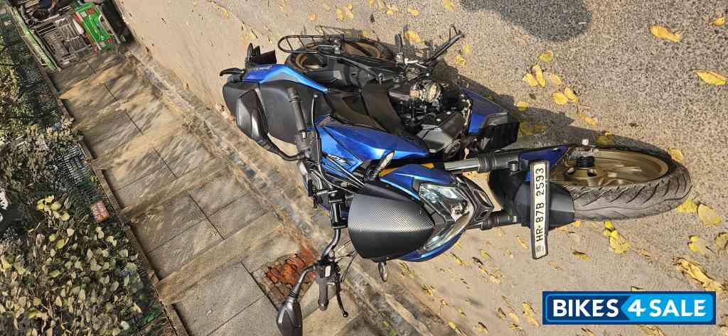 Glacier Blue Bajaj Dominar 400