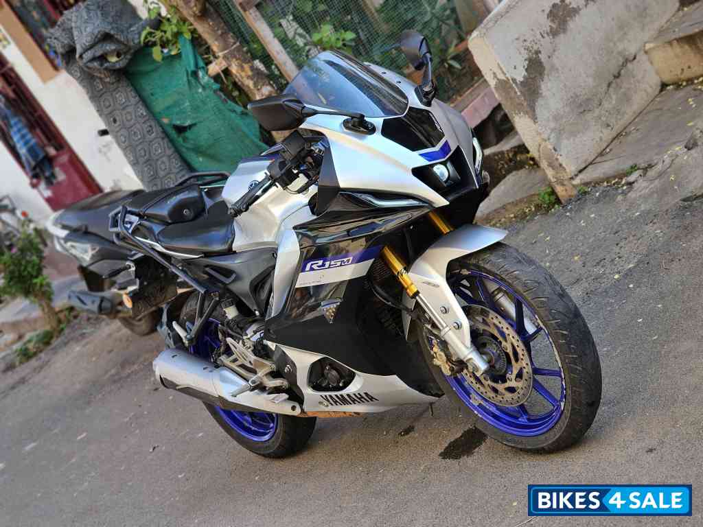 Yamaha R15M