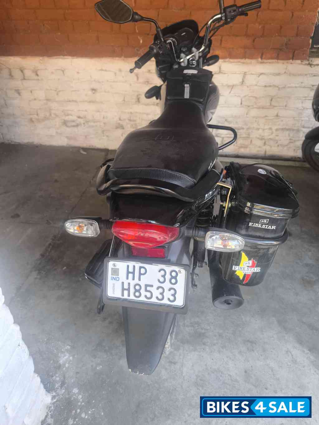 Black Bajaj Platina 100 ES