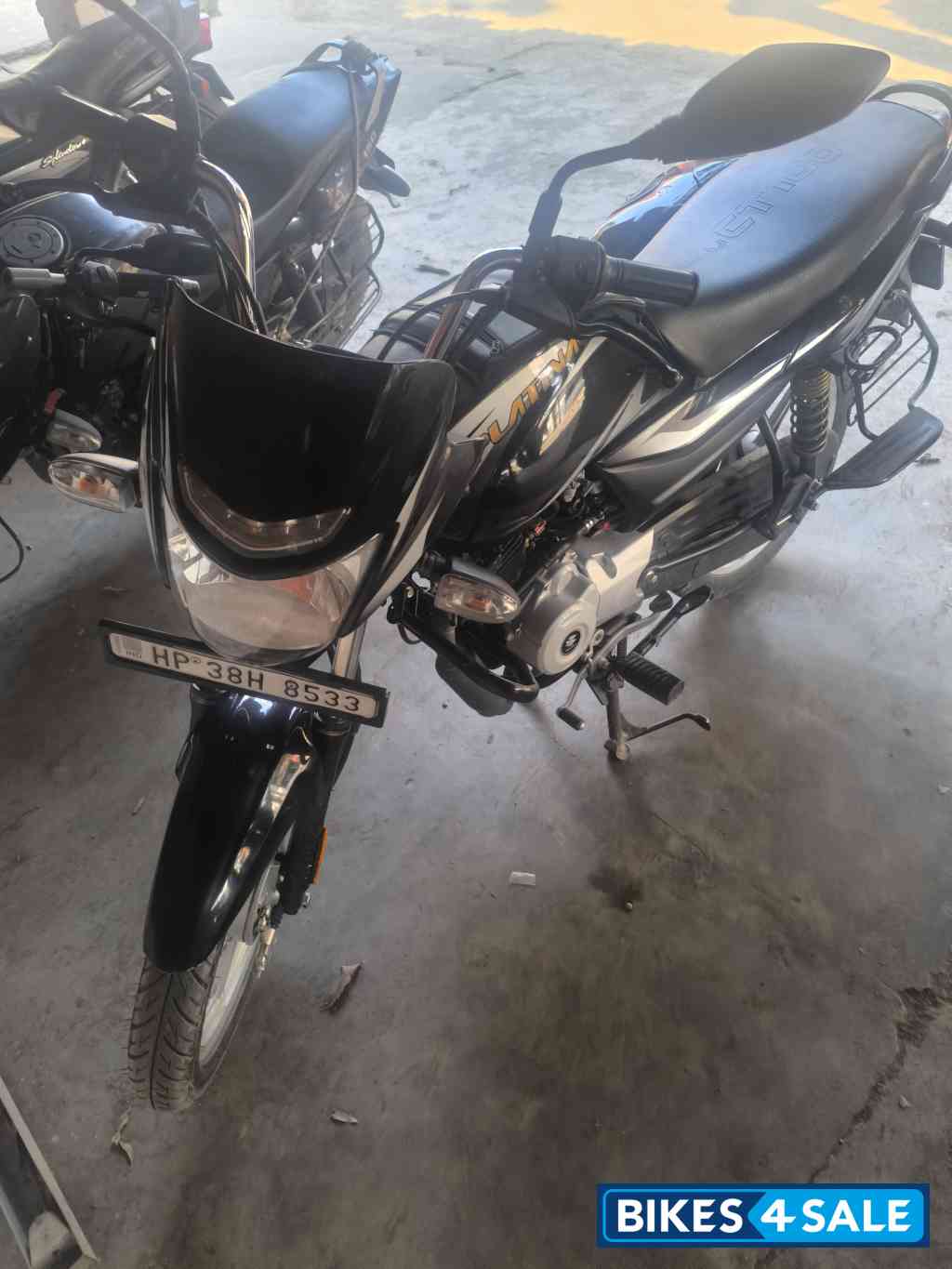 Black Bajaj Platina 100 ES