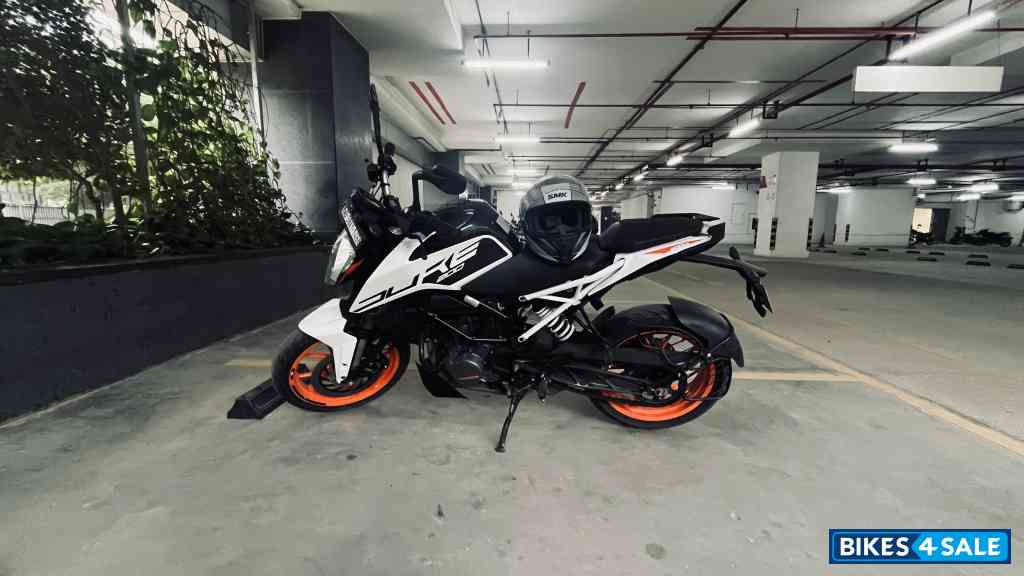 White KTM Duke 200 ABS