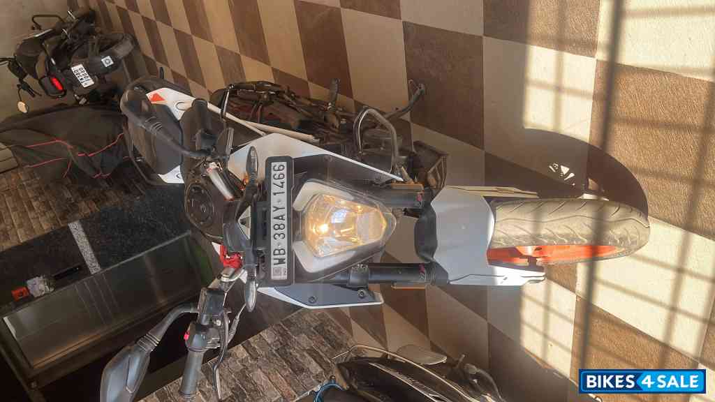 White KTM Duke 200 ABS