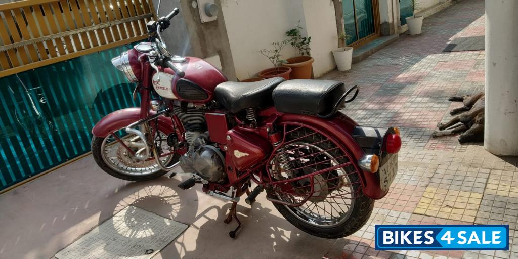 Maroon Royal Enfield Classic 500