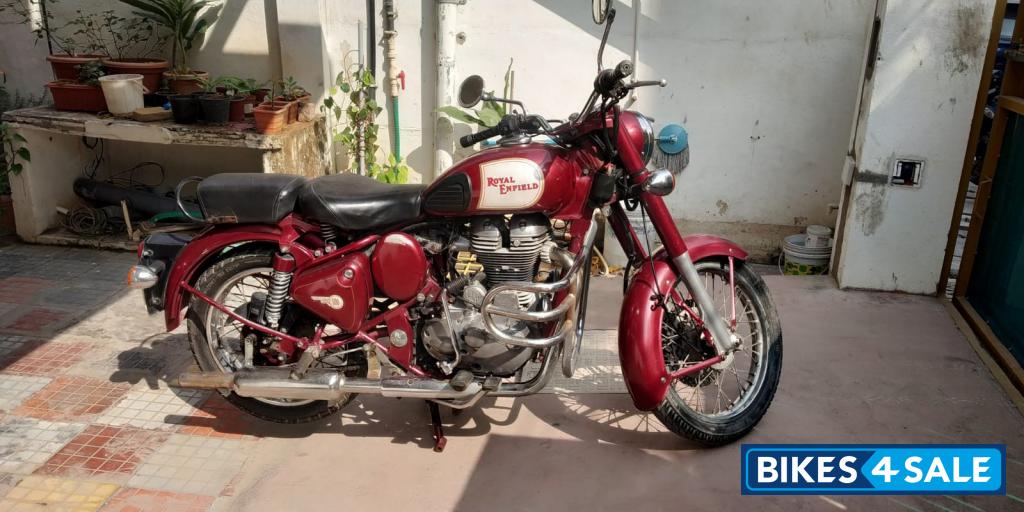 Maroon Royal Enfield Classic 500