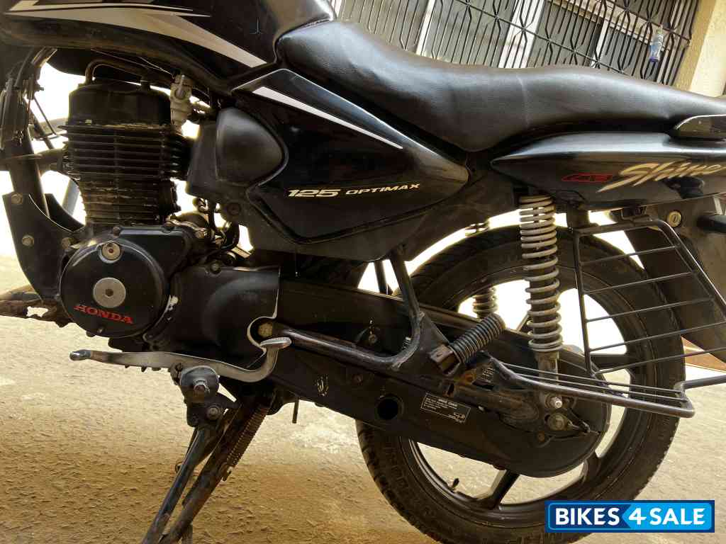 Black Honda Shine 125