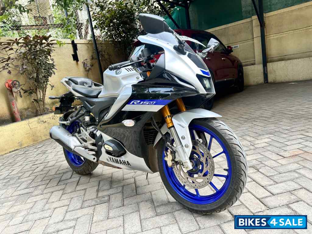 Yamaha R15M