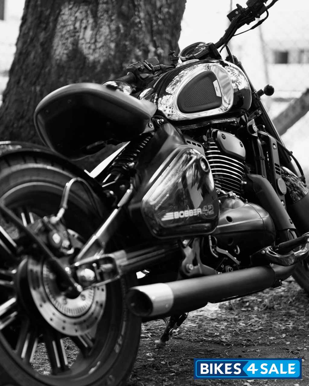 Jawa 42 Bobber Black Mirror