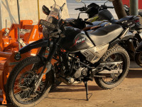 Matte Black Hero XPulse 200 BS6