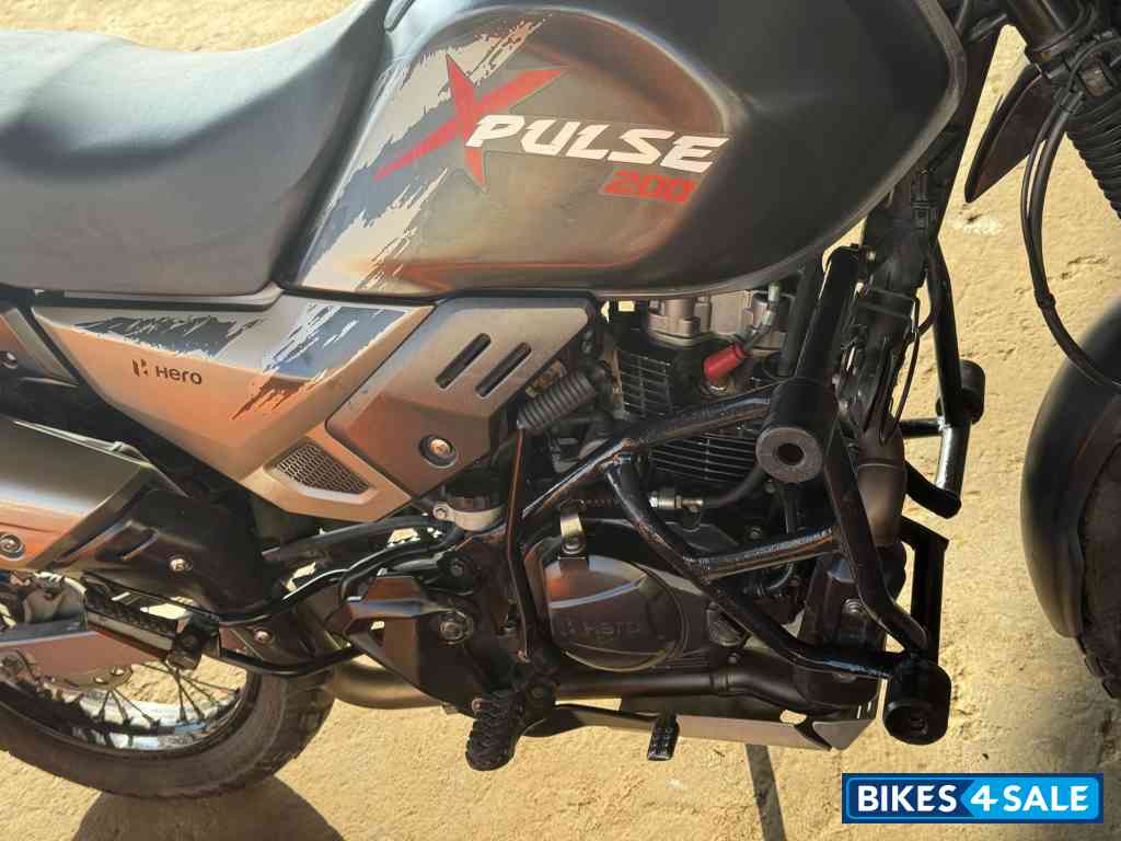 Matte Black Hero XPulse 200 BS6