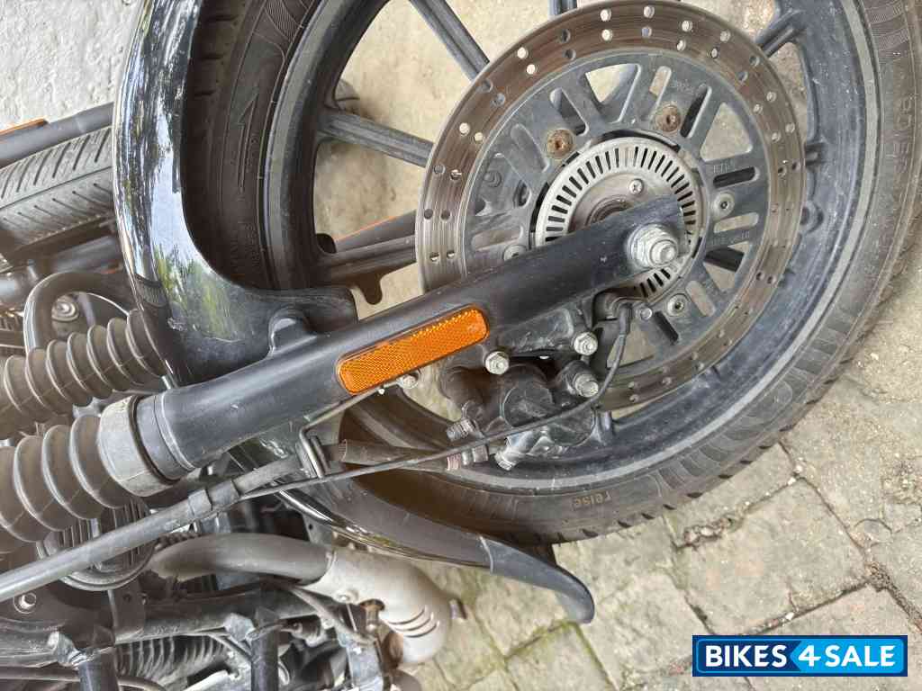 Black Bajaj Avenger Street 160 BS6