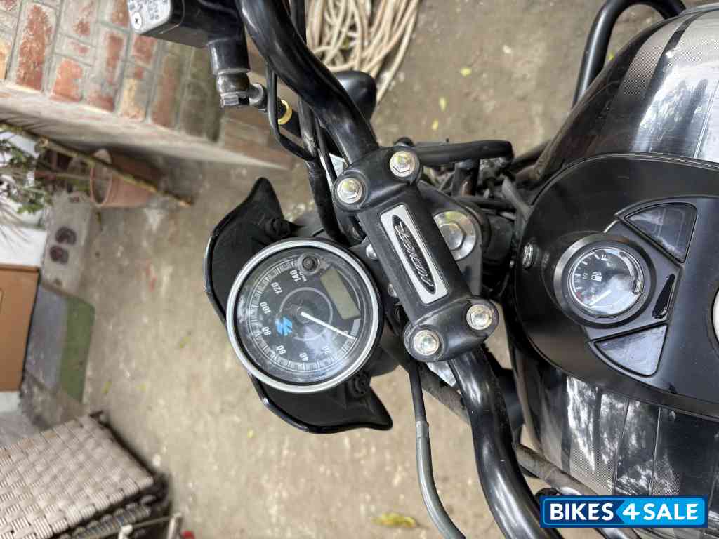 Black Bajaj Avenger Street 160 BS6