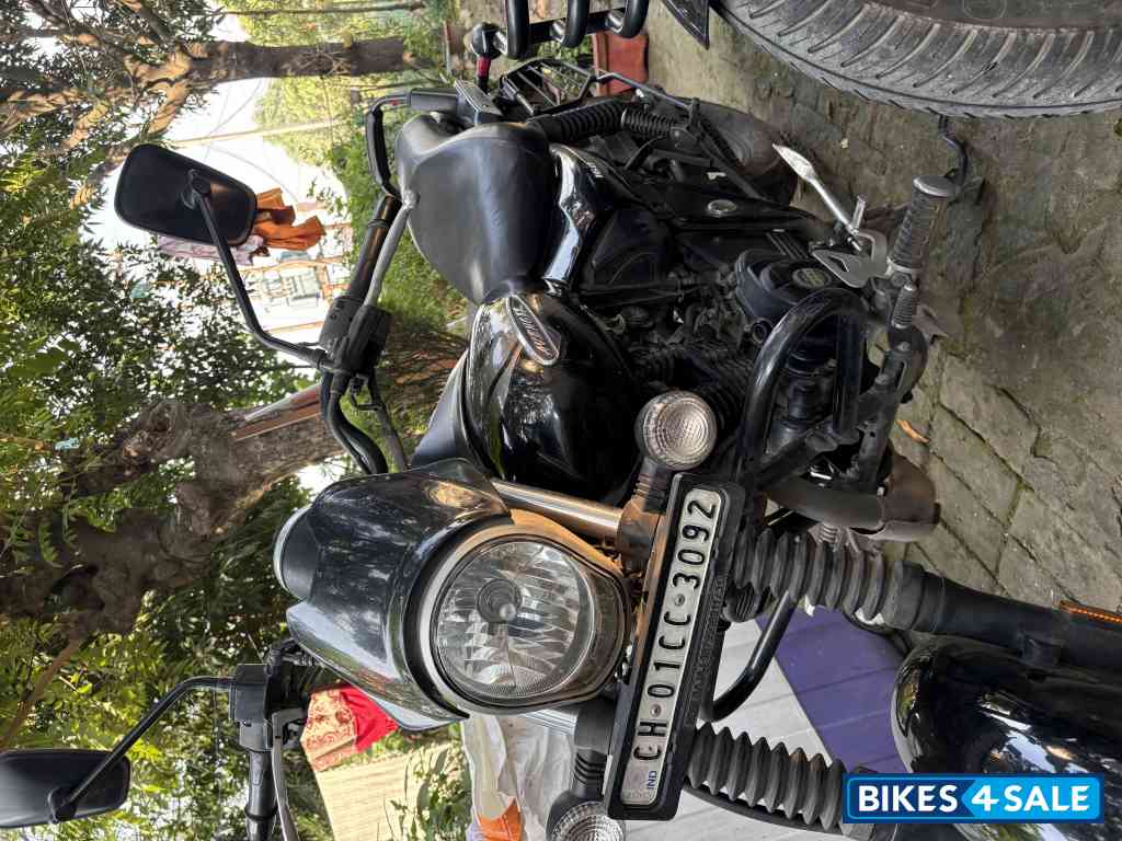 Black Bajaj Avenger Street 160 BS6