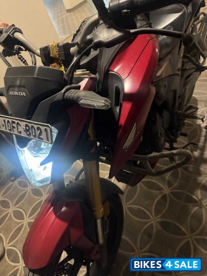 Red Honda Hornet 2.0