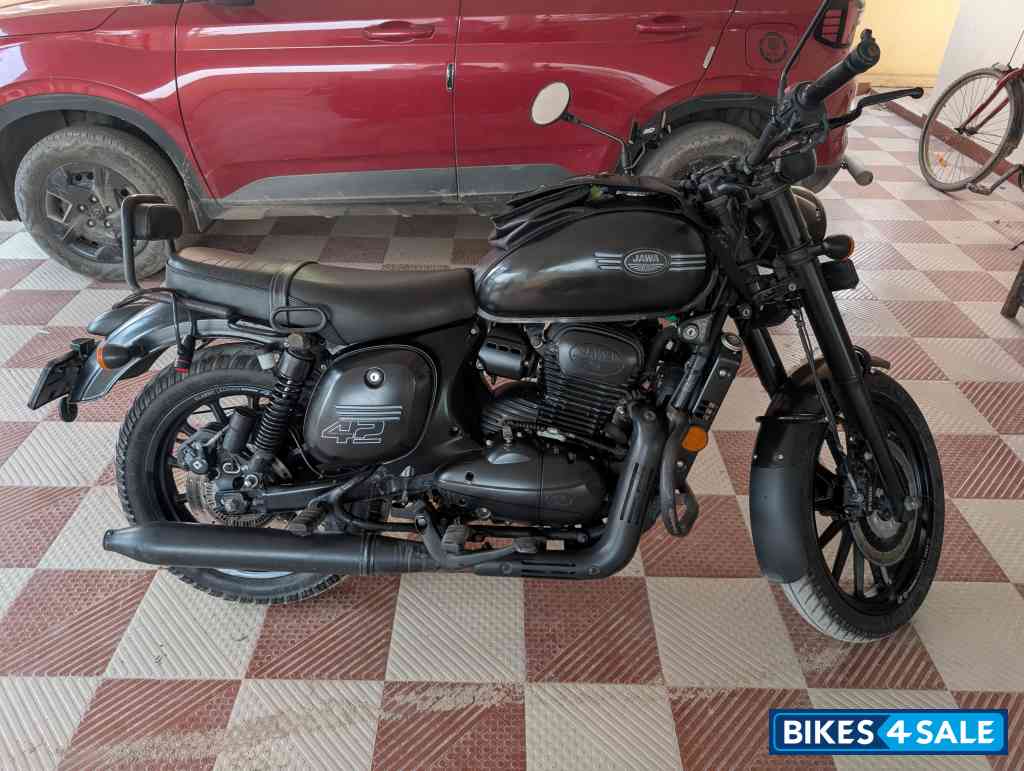 Jawa forty two BS6
