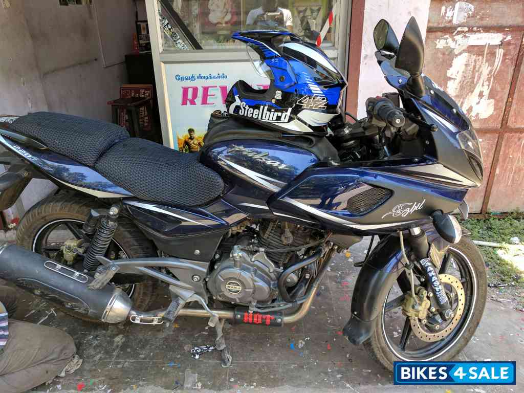 Violer Bajaj Pulsar 220F