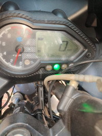 Violer Bajaj Pulsar 220F