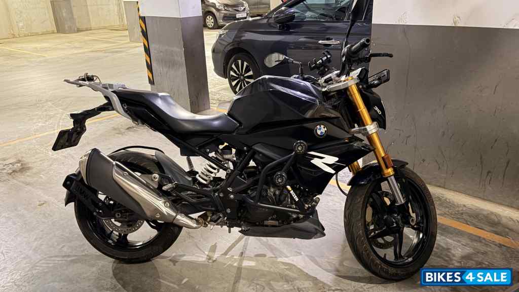 Black BMW G 310 R