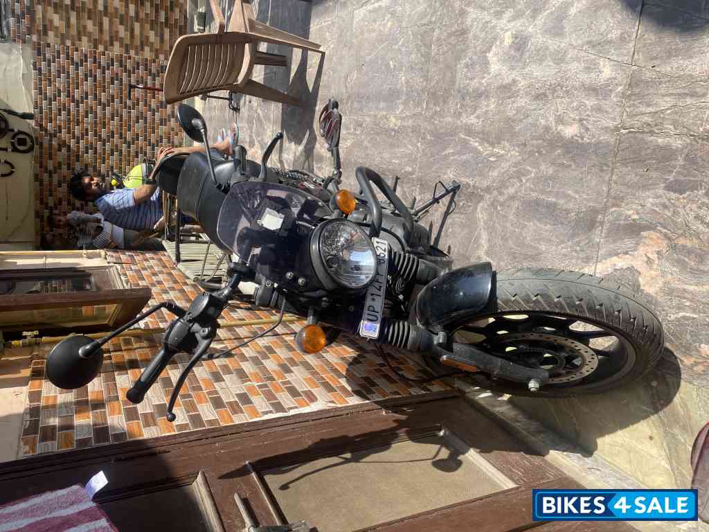 White Royal Enfield Hunter 350 Metro