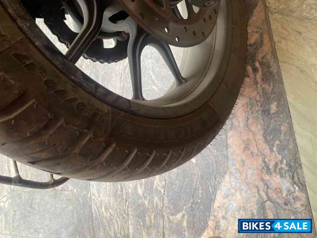 White Royal Enfield Hunter 350 Metro