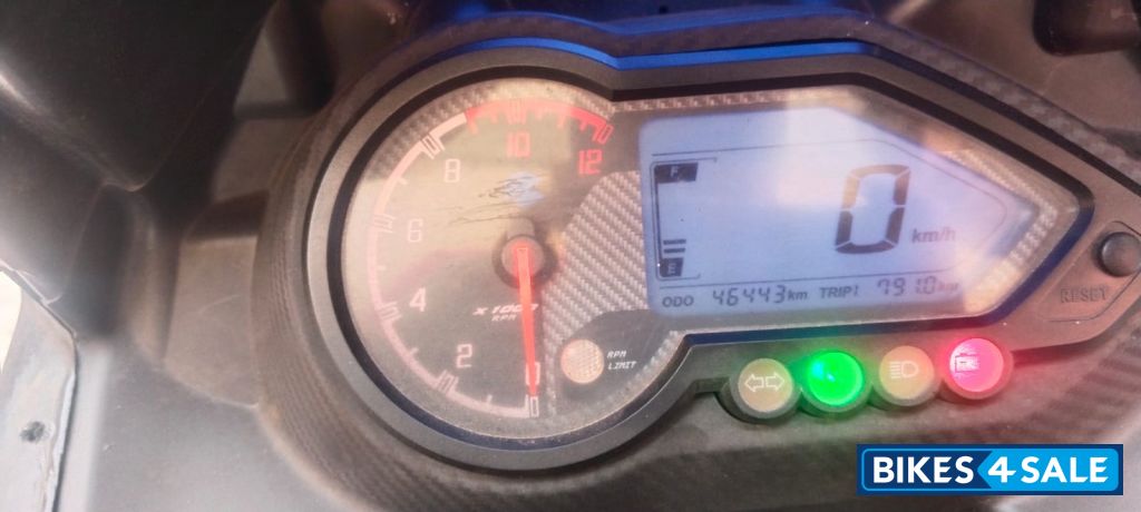 Bajaj Pulsar 180F Neon