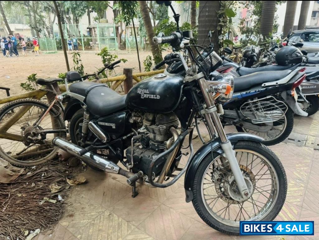 Black Royal Enfield Thunderbird 500