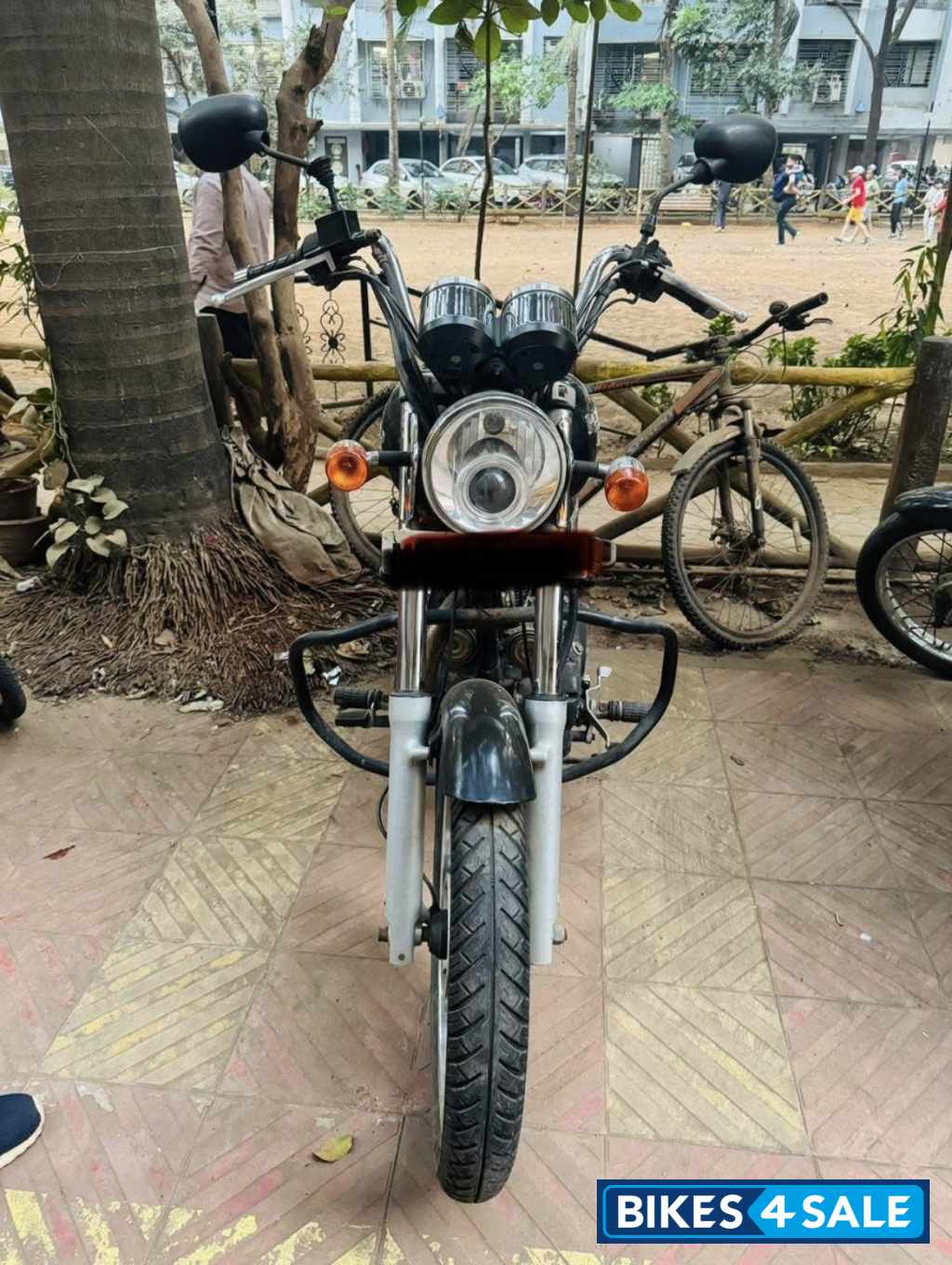 Black Royal Enfield Thunderbird 500